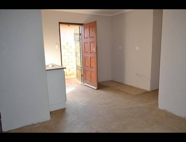 3 BEDROOM HOUSE FOR SALE IN SOSHANGUVE VV